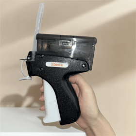 Quick Clothing Fixer, 1 Count Handheld Tag Attacher Gun With 5 Counts Needles & 1000pcs Barbs Fasteners, Sewing Craft Kit For Retail Hang Price F (Color: Black)